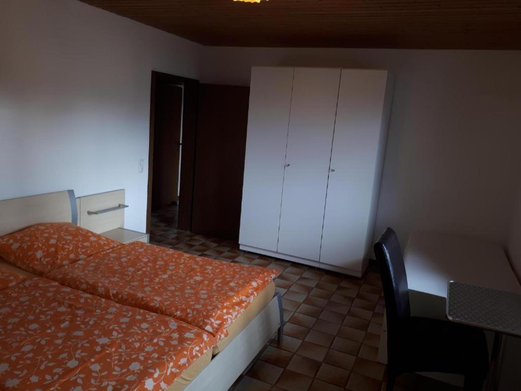 Karl-Stieler-Str. One Room In A 2 Room Appartment ; Lot Space Bruckmühl Esterno foto
