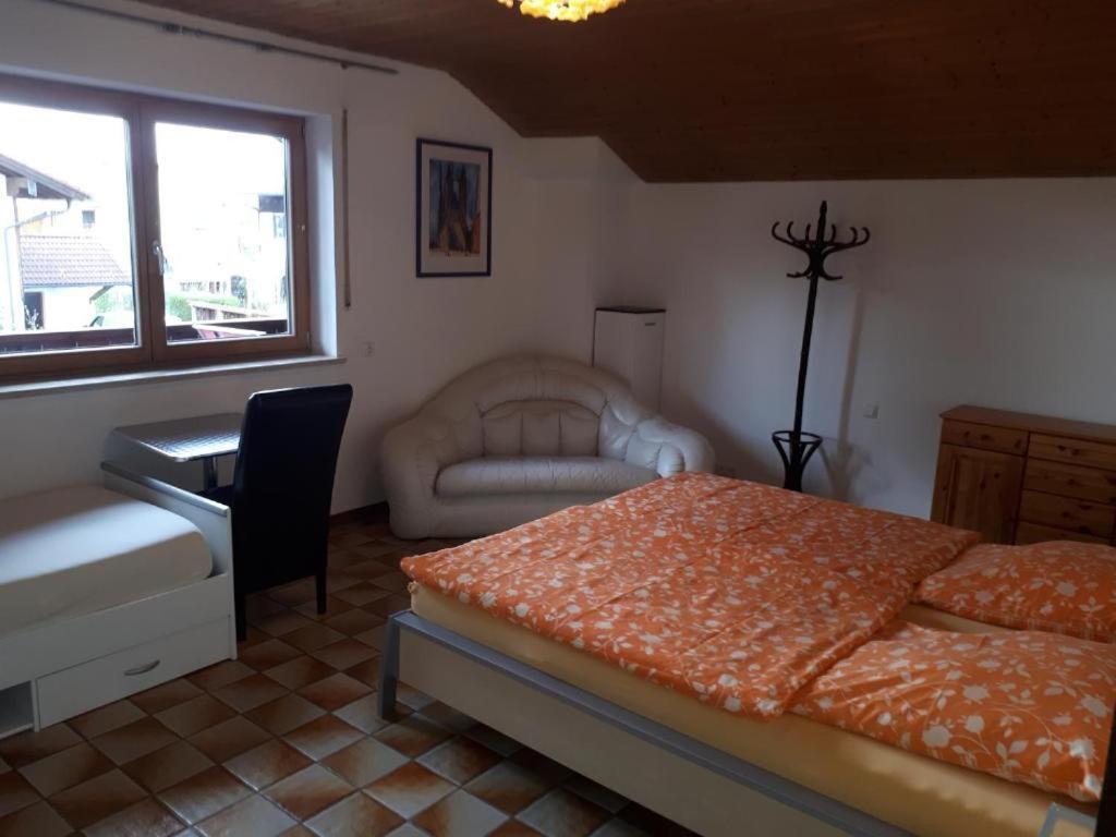 Karl-Stieler-Str. One Room In A 2 Room Appartment ; Lot Space Bruckmühl Esterno foto